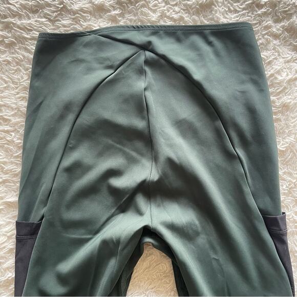GymShark Venture Leggings Dark Green Size Medium EUC - Picture 11 of 11